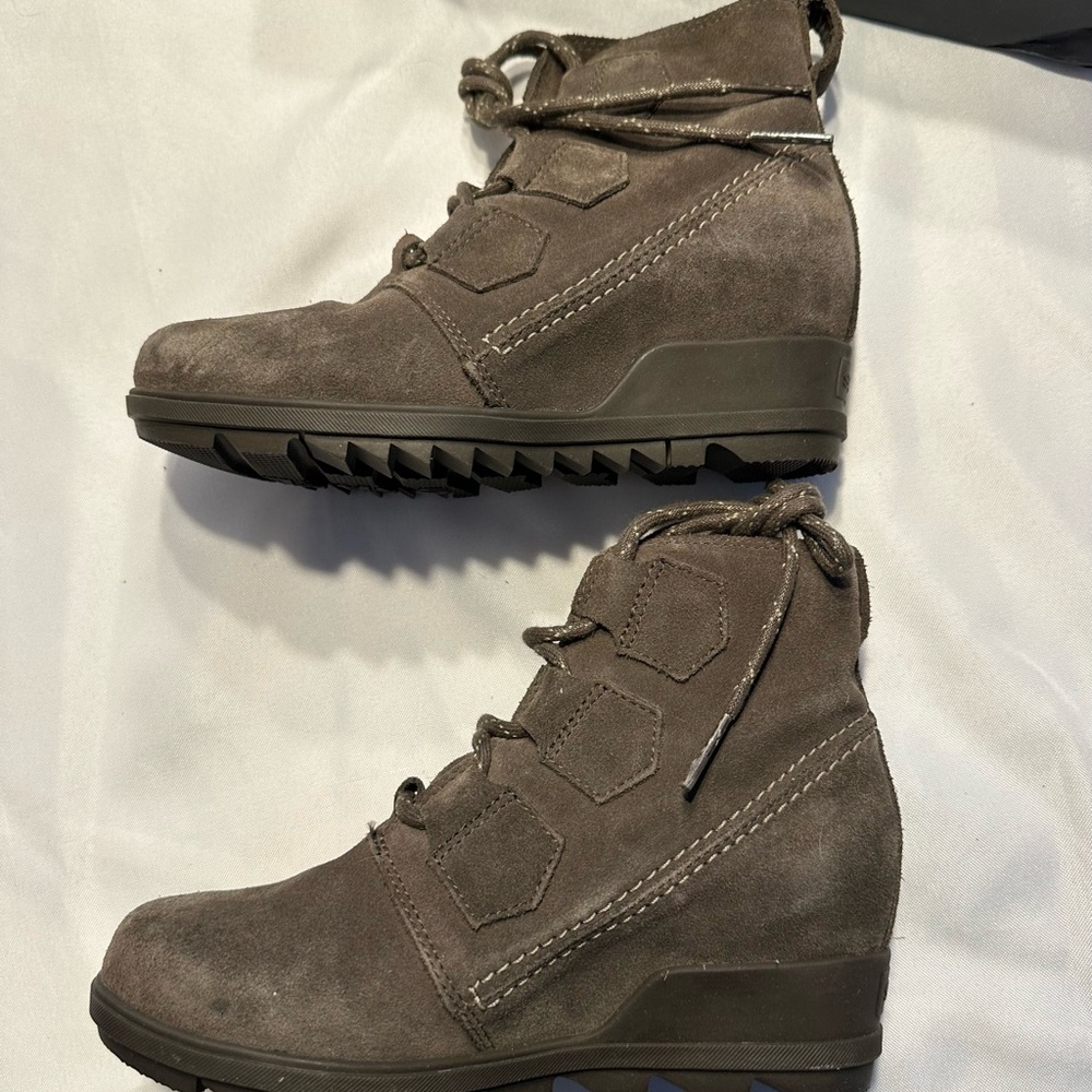Sorel Evie lace-up wedge boot brown suede size 6 
NIB (box damaged) - Picture 4 of 7